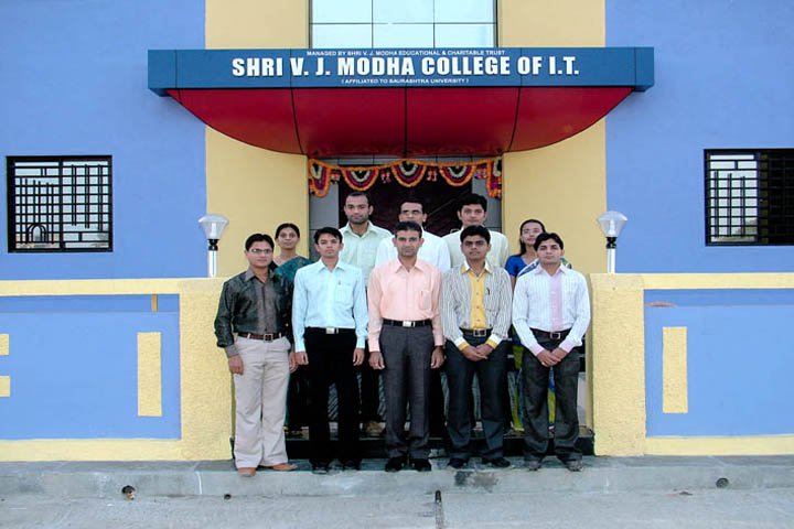 https://cache.careers360.mobi/media/colleges/social-media/media-gallery/10927/2018/11/27/Campus Entrance View of Shri VJ Modha College Porbandar_Campus-View.jpg